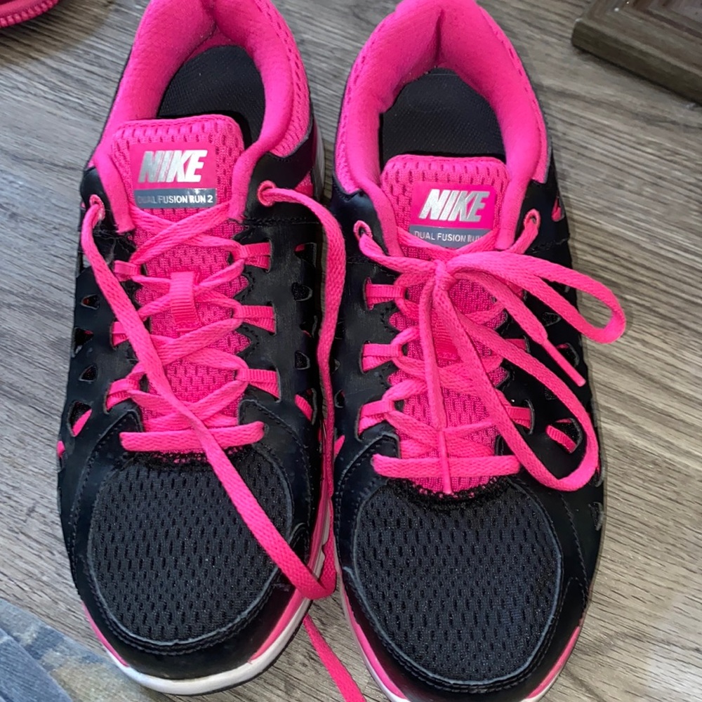 Nike tennis shoes